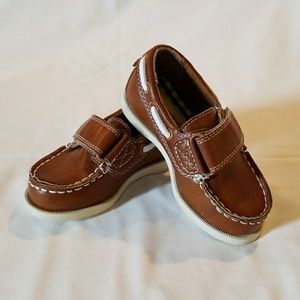 Carter's SZ 6 brown dress shoe